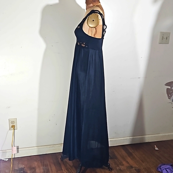 VTG long black lacy nylon chemise dress - Picture 11 of 11